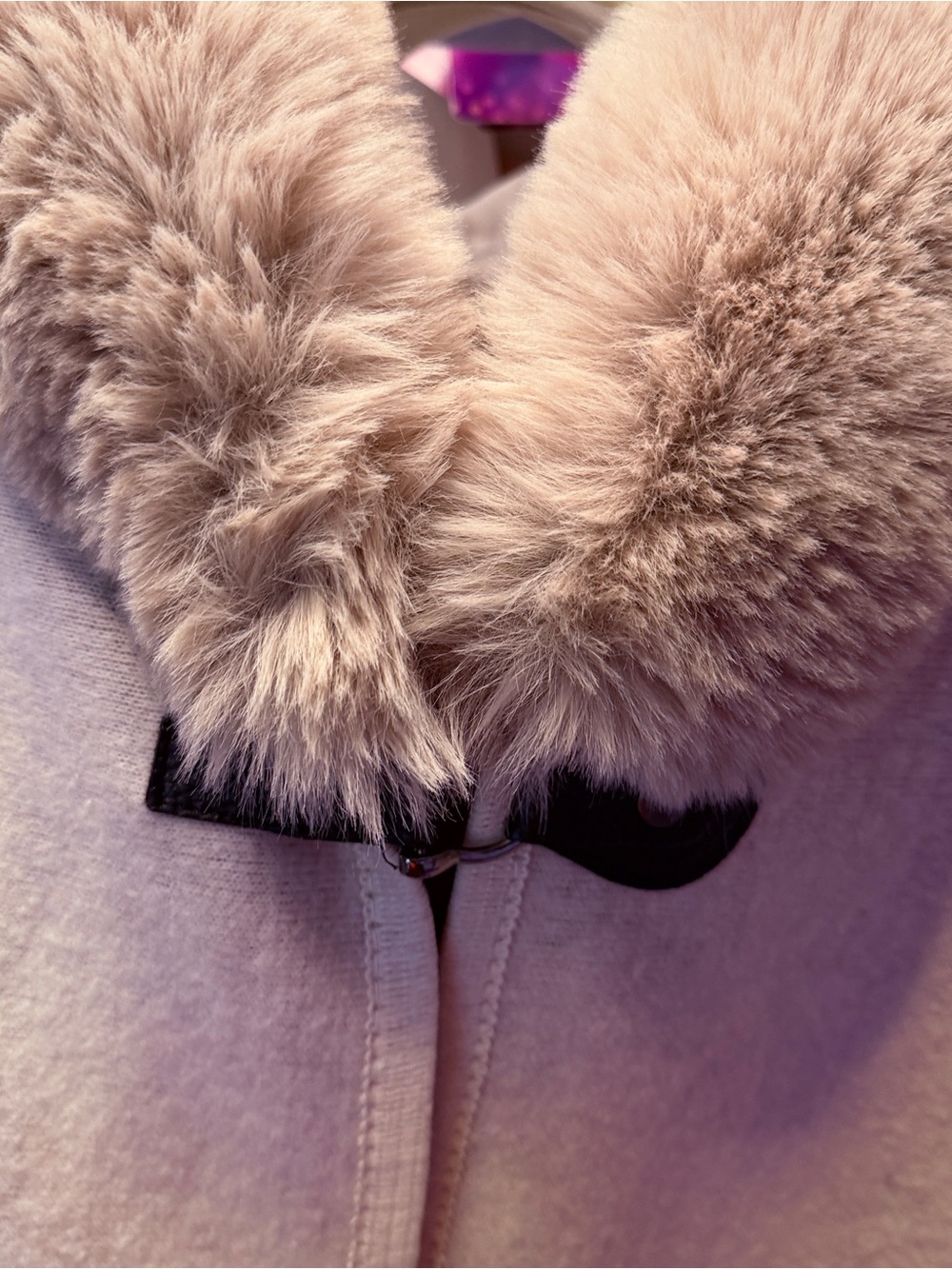 Rachel Zoë Cream/Ivory Cape trimmed in Faux Fur - Picture 11 of 14